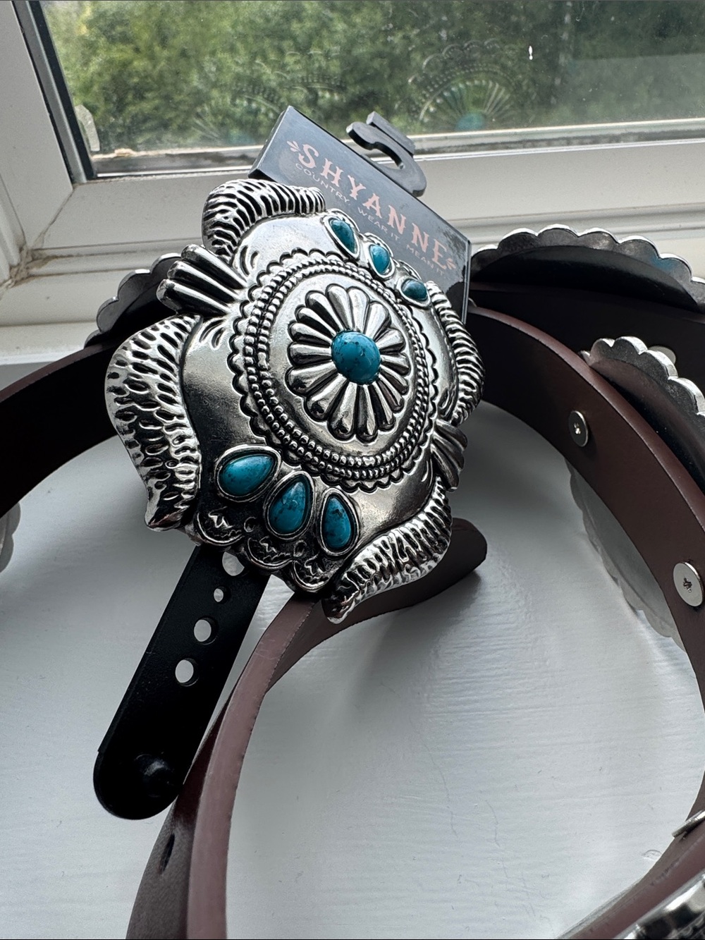NWT Shyanne
Women's Brown Leather Quiet Western Turquoise Concho Belt NWT SZ M/L - Picture 4 of 7